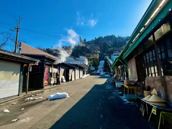 円通三匝堂(さざえ堂)の{uncategorized: "未分類", other: "その他", undefined: "問題あり", building: "その他建物", grave: "お墓", sacred_gate: "鳥居", guardian: "狛犬", statue: "像", buddha: "仏像", history: "歴史", nature: "自然", garden: "庭園", animal: "動物", pagoda: "塔", temizu: "手水舎", mountain_gate: "山門・神門", sanctuary: "本殿・本堂", subordinate: "末社・摂社", art: "芸術", scenery: "景色", jizo: "地蔵", ema: "絵馬", goshuin: "御朱印", omikuji: "おみくじ", items: "授与品その他", amulet: "お守り", goshuincho: "御朱印帳", eats: "食事", festival: "お祭り", votive_dance: "神楽", shichigosan: "七五三参", wedding: "結婚式", experience: "体験その他", initially: "初詣", around: "周辺", anti_infection: "感染症対策"}