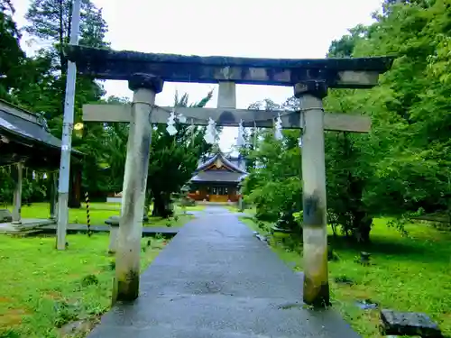 諏訪神社の鳥居