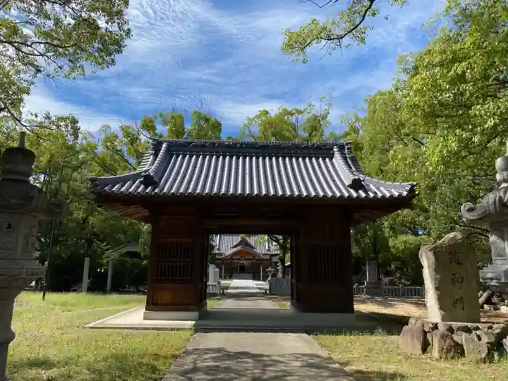 丸亀春日神社の山門・神門