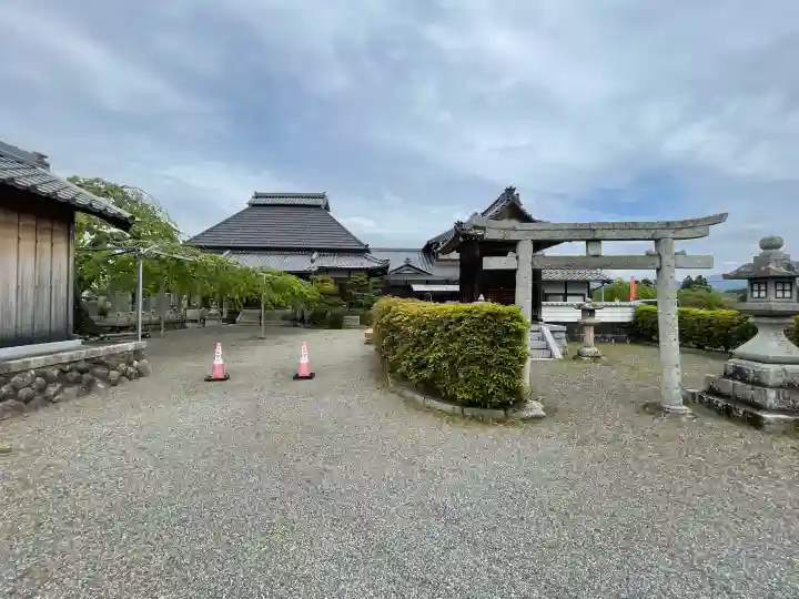 大福寺の{uncategorized: "未分類", other: "その他", undefined: "問題あり", building: "その他建物", grave: "お墓", sacred_gate: "鳥居", guardian: "狛犬", statue: "像", buddha: "仏像", history: "歴史", nature: "自然", garden: "庭園", animal: "動物", pagoda: "塔", temizu: "手水舎", mountain_gate: "山門・神門", sanctuary: "本殿・本堂", subordinate: "末社・摂社", art: "芸術", scenery: "景色", jizo: "地蔵", ema: "絵馬", goshuin: "御朱印", omikuji: "おみくじ", items: "授与品その他", amulet: "お守り", goshuincho: "御朱印帳", eats: "食事", festival: "お祭り", votive_dance: "神楽", shichigosan: "七五三参", wedding: "結婚式", experience: "体験その他", initially: "初詣", around: "周辺", anti_infection: "感染症対策"}