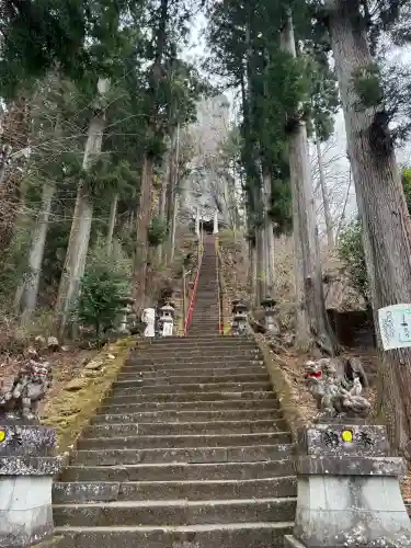 中之嶽神社の{uncategorized: "未分類", other: "その他", undefined: "問題あり", building: "その他建物", grave: "お墓", sacred_gate: "鳥居", guardian: "狛犬", statue: "像", buddha: "仏像", history: "歴史", nature: "自然", garden: "庭園", animal: "動物", pagoda: "塔", temizu: "手水舎", mountain_gate: "山門・神門", sanctuary: "本殿・本堂", subordinate: "末社・摂社", art: "芸術", scenery: "景色", jizo: "地蔵", ema: "絵馬", goshuin: "御朱印", omikuji: "おみくじ", items: "授与品その他", amulet: "お守り", goshuincho: "御朱印帳", eats: "食事", festival: "お祭り", votive_dance: "神楽", shichigosan: "七五三参", wedding: "結婚式", experience: "体験その他", initially: "初詣", around: "周辺", anti_infection: "感染症対策"}