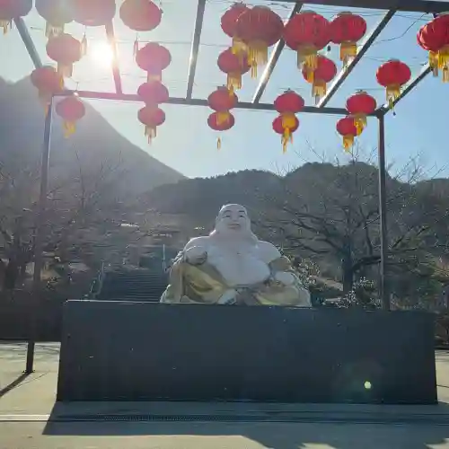 佛光山法水寺の{uncategorized: "未分類", other: "その他", undefined: "問題あり", building: "その他建物", grave: "お墓", sacred_gate: "鳥居", guardian: "狛犬", statue: "像", buddha: "仏像", history: "歴史", nature: "自然", garden: "庭園", animal: "動物", pagoda: "塔", temizu: "手水舎", mountain_gate: "山門・神門", sanctuary: "本殿・本堂", subordinate: "末社・摂社", art: "芸術", scenery: "景色", jizo: "地蔵", ema: "絵馬", goshuin: "御朱印", omikuji: "おみくじ", items: "授与品その他", amulet: "お守り", goshuincho: "御朱印帳", eats: "食事", festival: "お祭り", votive_dance: "神楽", shichigosan: "七五三参", wedding: "結婚式", experience: "体験その他", initially: "初詣", around: "周辺", anti_infection: "感染症対策"}
