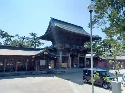 白山神社の山門