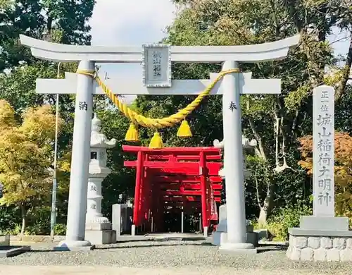 城山稲荷の鳥居