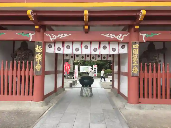 極楽寺の山門・神門