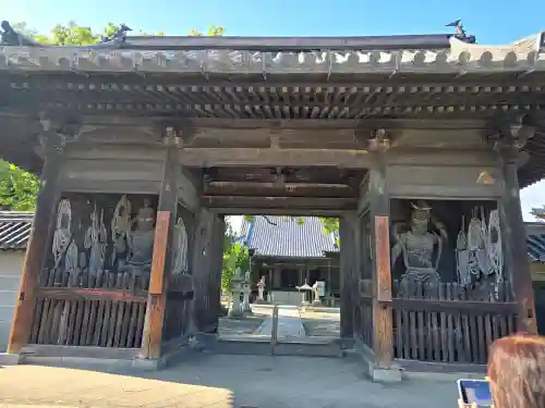 斑鳩寺の山門