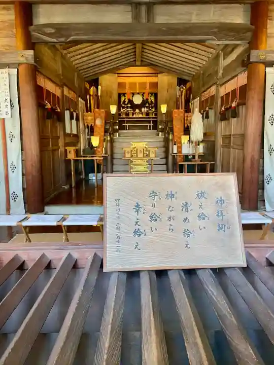 國領神社の{uncategorized: "未分類", other: "その他", undefined: "問題あり", building: "その他建物", grave: "お墓", sacred_gate: "鳥居", guardian: "狛犬", statue: "像", buddha: "仏像", history: "歴史", nature: "自然", garden: "庭園", animal: "動物", pagoda: "塔", temizu: "手水舎", mountain_gate: "山門・神門", sanctuary: "本殿・本堂", subordinate: "末社・摂社", art: "芸術", scenery: "景色", jizo: "地蔵", ema: "絵馬", goshuin: "御朱印", omikuji: "おみくじ", items: "授与品その他", amulet: "お守り", goshuincho: "御朱印帳", eats: "食事", festival: "お祭り", votive_dance: "神楽", shichigosan: "七五三参", wedding: "結婚式", experience: "体験その他", initially: "初詣", around: "周辺", anti_infection: "感染症対策"}