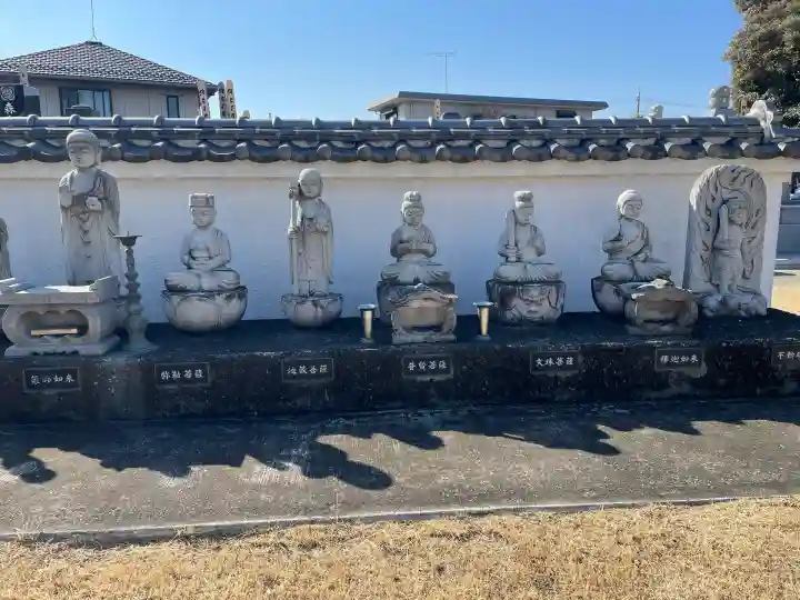 光明寺の{uncategorized: "未分類", other: "その他", undefined: "問題あり", building: "その他建物", grave: "お墓", sacred_gate: "鳥居", guardian: "狛犬", statue: "像", buddha: "仏像", history: "歴史", nature: "自然", garden: "庭園", animal: "動物", pagoda: "塔", temizu: "手水舎", mountain_gate: "山門・神門", sanctuary: "本殿・本堂", subordinate: "末社・摂社", art: "芸術", scenery: "景色", jizo: "地蔵", ema: "絵馬", goshuin: "御朱印", omikuji: "おみくじ", items: "授与品その他", amulet: "お守り", goshuincho: "御朱印帳", eats: "食事", festival: "お祭り", votive_dance: "神楽", shichigosan: "七五三参", wedding: "結婚式", experience: "体験その他", initially: "初詣", around: "周辺", anti_infection: "感染症対策"}