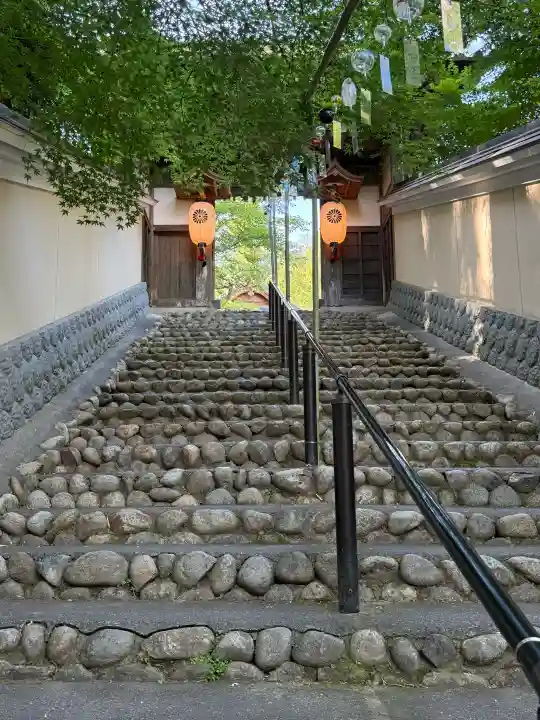 目の霊山 油山寺の{uncategorized: "未分類", other: "その他", undefined: "問題あり", building: "その他建物", grave: "お墓", sacred_gate: "鳥居", guardian: "狛犬", statue: "像", buddha: "仏像", history: "歴史", nature: "自然", garden: "庭園", animal: "動物", pagoda: "塔", temizu: "手水舎", mountain_gate: "山門・神門", sanctuary: "本殿・本堂", subordinate: "末社・摂社", art: "芸術", scenery: "景色", jizo: "地蔵", ema: "絵馬", goshuin: "御朱印", omikuji: "おみくじ", items: "授与品その他", amulet: "お守り", goshuincho: "御朱印帳", eats: "食事", festival: "お祭り", votive_dance: "神楽", shichigosan: "七五三参", wedding: "結婚式", experience: "体験その他", initially: "初詣", around: "周辺", anti_infection: "感染症対策"}
