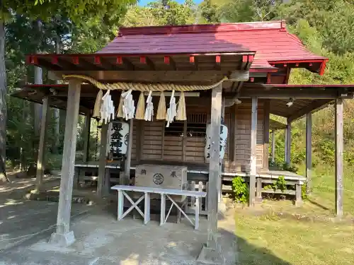 思金神社の{uncategorized: "未分類", other: "その他", undefined: "問題あり", building: "その他建物", grave: "お墓", sacred_gate: "鳥居", guardian: "狛犬", statue: "像", buddha: "仏像", history: "歴史", nature: "自然", garden: "庭園", animal: "動物", pagoda: "塔", temizu: "手水舎", mountain_gate: "山門・神門", sanctuary: "本殿・本堂", subordinate: "末社・摂社", art: "芸術", scenery: "景色", jizo: "地蔵", ema: "絵馬", goshuin: "御朱印", omikuji: "おみくじ", items: "授与品その他", amulet: "お守り", goshuincho: "御朱印帳", eats: "食事", festival: "お祭り", votive_dance: "神楽", shichigosan: "七五三参", wedding: "結婚式", experience: "体験その他", initially: "初詣", around: "周辺", anti_infection: "感染症対策"}