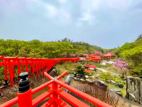 高山稲荷神社の庭園