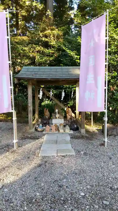岩戸別神社の像