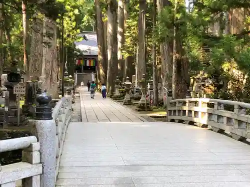 高野山金剛峯寺奥の院(和歌山県)