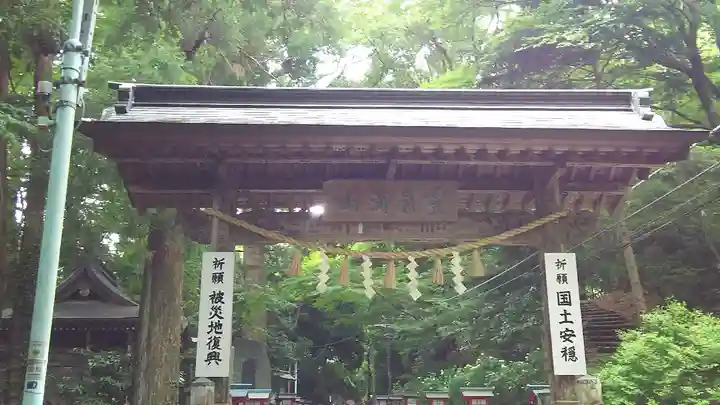 高尾山薬王院の山門・神門