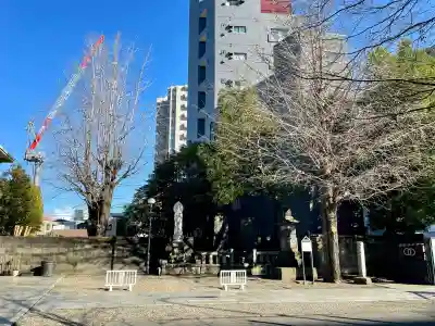 観音寺の{uncategorized: "未分類", other: "その他", undefined: "問題あり", building: "その他建物", grave: "お墓", sacred_gate: "鳥居", guardian: "狛犬", statue: "像", buddha: "仏像", history: "歴史", nature: "自然", garden: "庭園", animal: "動物", pagoda: "塔", temizu: "手水舎", mountain_gate: "山門・神門", sanctuary: "本殿・本堂", subordinate: "末社・摂社", art: "芸術", scenery: "景色", jizo: "地蔵", ema: "絵馬", goshuin: "御朱印", omikuji: "おみくじ", items: "授与品その他", amulet: "お守り", goshuincho: "御朱印帳", eats: "食事", festival: "お祭り", votive_dance: "神楽", shichigosan: "七五三参", wedding: "結婚式", experience: "体験その他", initially: "初詣", around: "周辺", anti_infection: "感染症対策"}