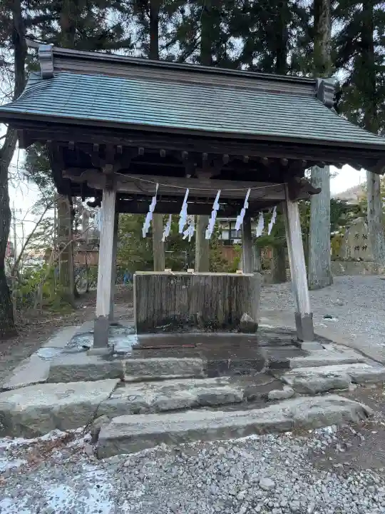 諏訪大社上社前宮の{uncategorized: "未分類", other: "その他", undefined: "問題あり", building: "その他建物", grave: "お墓", sacred_gate: "鳥居", guardian: "狛犬", statue: "像", buddha: "仏像", history: "歴史", nature: "自然", garden: "庭園", animal: "動物", pagoda: "塔", temizu: "手水舎", mountain_gate: "山門・神門", sanctuary: "本殿・本堂", subordinate: "末社・摂社", art: "芸術", scenery: "景色", jizo: "地蔵", ema: "絵馬", goshuin: "御朱印", omikuji: "おみくじ", items: "授与品その他", amulet: "お守り", goshuincho: "御朱印帳", eats: "食事", festival: "お祭り", votive_dance: "神楽", shichigosan: "七五三参", wedding: "結婚式", experience: "体験その他", initially: "初詣", around: "周辺", anti_infection: "感染症対策"}