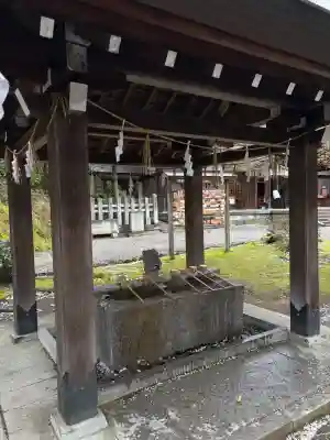 足羽神社の{uncategorized: "未分類", other: "その他", undefined: "問題あり", building: "その他建物", grave: "お墓", sacred_gate: "鳥居", guardian: "狛犬", statue: "像", buddha: "仏像", history: "歴史", nature: "自然", garden: "庭園", animal: "動物", pagoda: "塔", temizu: "手水舎", mountain_gate: "山門・神門", sanctuary: "本殿・本堂", subordinate: "末社・摂社", art: "芸術", scenery: "景色", jizo: "地蔵", ema: "絵馬", goshuin: "御朱印", omikuji: "おみくじ", items: "授与品その他", amulet: "お守り", goshuincho: "御朱印帳", eats: "食事", festival: "お祭り", votive_dance: "神楽", shichigosan: "七五三参", wedding: "結婚式", experience: "体験その他", initially: "初詣", around: "周辺", anti_infection: "感染症対策"}