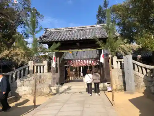 白鳥神社の山門