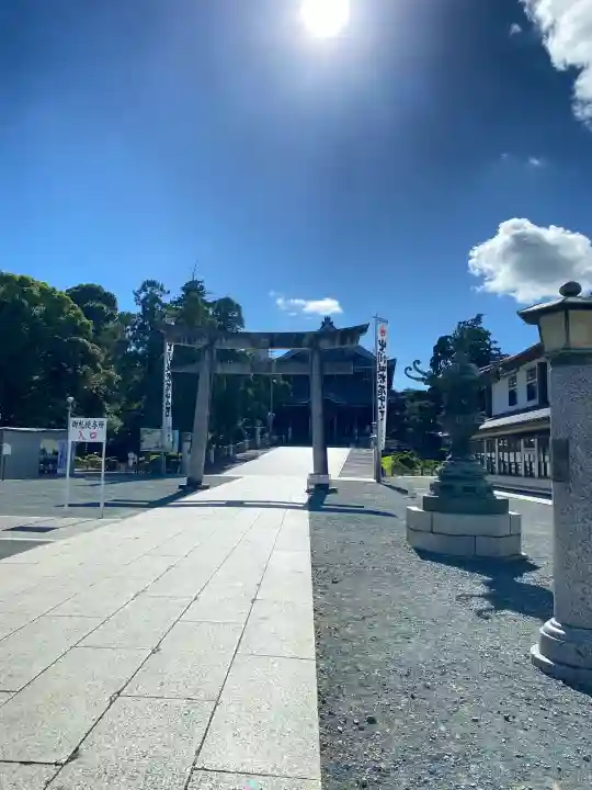 豊川稲荷の{uncategorized: "未分類", other: "その他", undefined: "問題あり", building: "その他建物", grave: "お墓", sacred_gate: "鳥居", guardian: "狛犬", statue: "像", buddha: "仏像", history: "歴史", nature: "自然", garden: "庭園", animal: "動物", pagoda: "塔", temizu: "手水舎", mountain_gate: "山門・神門", sanctuary: "本殿・本堂", subordinate: "末社・摂社", art: "芸術", scenery: "景色", jizo: "地蔵", ema: "絵馬", goshuin: "御朱印", omikuji: "おみくじ", items: "授与品その他", amulet: "お守り", goshuincho: "御朱印帳", eats: "食事", festival: "お祭り", votive_dance: "神楽", shichigosan: "七五三参", wedding: "結婚式", experience: "体験その他", initially: "初詣", around: "周辺", anti_infection: "感染症対策"}