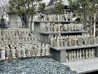 興全寺の{uncategorized: "未分類", other: "その他", undefined: "問題あり", building: "その他建物", grave: "お墓", sacred_gate: "鳥居", guardian: "狛犬", statue: "像", buddha: "仏像", history: "歴史", nature: "自然", garden: "庭園", animal: "動物", pagoda: "塔", temizu: "手水舎", mountain_gate: "山門・神門", sanctuary: "本殿・本堂", subordinate: "末社・摂社", art: "芸術", scenery: "景色", jizo: "地蔵", ema: "絵馬", goshuin: "御朱印", omikuji: "おみくじ", items: "授与品その他", amulet: "お守り", goshuincho: "御朱印帳", eats: "食事", festival: "お祭り", votive_dance: "神楽", shichigosan: "七五三参", wedding: "結婚式", experience: "体験その他", initially: "初詣", around: "周辺", anti_infection: "感染症対策"}