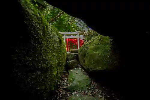 石穴稲荷神社の鳥居