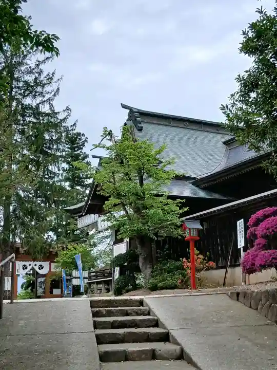 寒河江八幡宮の{uncategorized: "未分類", other: "その他", undefined: "問題あり", building: "その他建物", grave: "お墓", sacred_gate: "鳥居", guardian: "狛犬", statue: "像", buddha: "仏像", history: "歴史", nature: "自然", garden: "庭園", animal: "動物", pagoda: "塔", temizu: "手水舎", mountain_gate: "山門・神門", sanctuary: "本殿・本堂", subordinate: "末社・摂社", art: "芸術", scenery: "景色", jizo: "地蔵", ema: "絵馬", goshuin: "御朱印", omikuji: "おみくじ", items: "授与品その他", amulet: "お守り", goshuincho: "御朱印帳", eats: "食事", festival: "お祭り", votive_dance: "神楽", shichigosan: "七五三参", wedding: "結婚式", experience: "体験その他", initially: "初詣", around: "周辺", anti_infection: "感染症対策"}