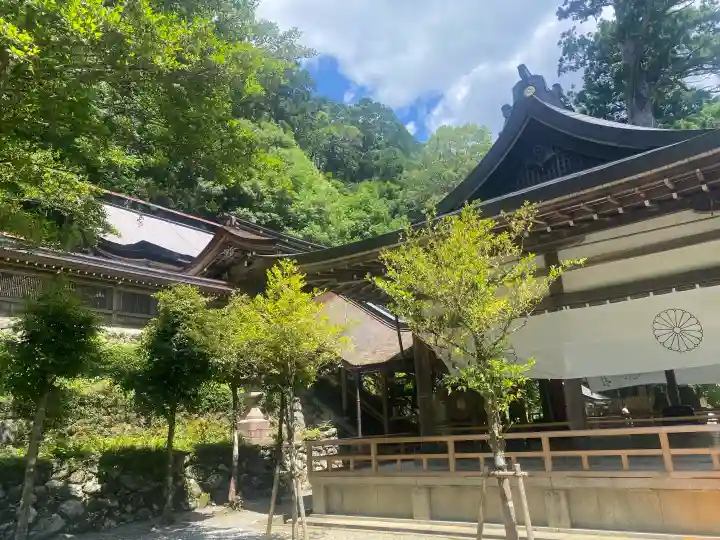 丹生川上神社(中社)の{uncategorized: "未分類", other: "その他", undefined: "問題あり", building: "その他建物", grave: "お墓", sacred_gate: "鳥居", guardian: "狛犬", statue: "像", buddha: "仏像", history: "歴史", nature: "自然", garden: "庭園", animal: "動物", pagoda: "塔", temizu: "手水舎", mountain_gate: "山門・神門", sanctuary: "本殿・本堂", subordinate: "末社・摂社", art: "芸術", scenery: "景色", jizo: "地蔵", ema: "絵馬", goshuin: "御朱印", omikuji: "おみくじ", items: "授与品その他", amulet: "お守り", goshuincho: "御朱印帳", eats: "食事", festival: "お祭り", votive_dance: "神楽", shichigosan: "七五三参", wedding: "結婚式", experience: "体験その他", initially: "初詣", around: "周辺", anti_infection: "感染症対策"}