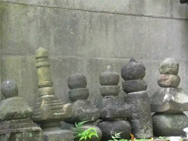 岩窟不動尊(巌窟不動尊/窟堂不動尊/窟堂/岩屋堂)の塔