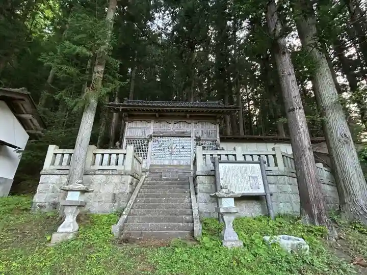 野平神社の{uncategorized: "未分類", other: "その他", undefined: "問題あり", building: "その他建物", grave: "お墓", sacred_gate: "鳥居", guardian: "狛犬", statue: "像", buddha: "仏像", history: "歴史", nature: "自然", garden: "庭園", animal: "動物", pagoda: "塔", temizu: "手水舎", mountain_gate: "山門・神門", sanctuary: "本殿・本堂", subordinate: "末社・摂社", art: "芸術", scenery: "景色", jizo: "地蔵", ema: "絵馬", goshuin: "御朱印", omikuji: "おみくじ", items: "授与品その他", amulet: "お守り", goshuincho: "御朱印帳", eats: "食事", festival: "お祭り", votive_dance: "神楽", shichigosan: "七五三参", wedding: "結婚式", experience: "体験その他", initially: "初詣", around: "周辺", anti_infection: "感染症対策"}