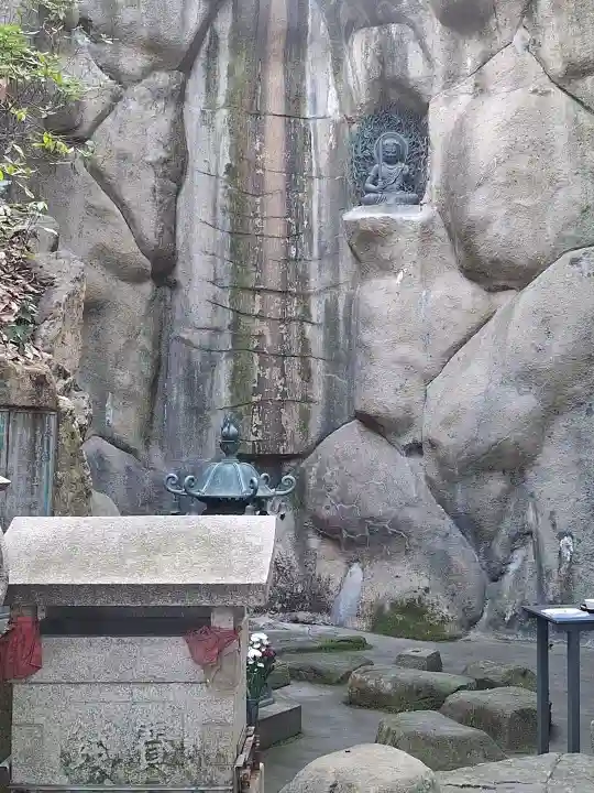 成田山大阪別院 明王院の{uncategorized: "未分類", other: "その他", undefined: "問題あり", building: "その他建物", grave: "お墓", sacred_gate: "鳥居", guardian: "狛犬", statue: "像", buddha: "仏像", history: "歴史", nature: "自然", garden: "庭園", animal: "動物", pagoda: "塔", temizu: "手水舎", mountain_gate: "山門・神門", sanctuary: "本殿・本堂", subordinate: "末社・摂社", art: "芸術", scenery: "景色", jizo: "地蔵", ema: "絵馬", goshuin: "御朱印", omikuji: "おみくじ", items: "授与品その他", amulet: "お守り", goshuincho: "御朱印帳", eats: "食事", festival: "お祭り", votive_dance: "神楽", shichigosan: "七五三参", wedding: "結婚式", experience: "体験その他", initially: "初詣", around: "周辺", anti_infection: "感染症対策"}