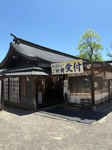 吉備津彦神社の{uncategorized: "未分類", other: "その他", undefined: "問題あり", building: "その他建物", grave: "お墓", sacred_gate: "鳥居", guardian: "狛犬", statue: "像", buddha: "仏像", history: "歴史", nature: "自然", garden: "庭園", animal: "動物", pagoda: "塔", temizu: "手水舎", mountain_gate: "山門・神門", sanctuary: "本殿・本堂", subordinate: "末社・摂社", art: "芸術", scenery: "景色", jizo: "地蔵", ema: "絵馬", goshuin: "御朱印", omikuji: "おみくじ", items: "授与品その他", amulet: "お守り", goshuincho: "御朱印帳", eats: "食事", festival: "お祭り", votive_dance: "神楽", shichigosan: "七五三参", wedding: "結婚式", experience: "体験その他", initially: "初詣", around: "周辺", anti_infection: "感染症対策"}
