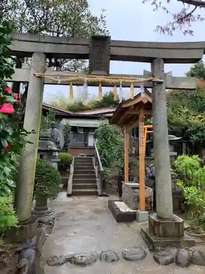 横浜御嶽神社の鳥居