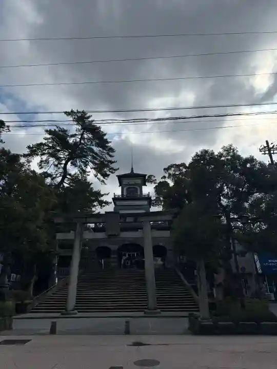 尾山神社の{uncategorized: "未分類", other: "その他", undefined: "問題あり", building: "その他建物", grave: "お墓", sacred_gate: "鳥居", guardian: "狛犬", statue: "像", buddha: "仏像", history: "歴史", nature: "自然", garden: "庭園", animal: "動物", pagoda: "塔", temizu: "手水舎", mountain_gate: "山門・神門", sanctuary: "本殿・本堂", subordinate: "末社・摂社", art: "芸術", scenery: "景色", jizo: "地蔵", ema: "絵馬", goshuin: "御朱印", omikuji: "おみくじ", items: "授与品その他", amulet: "お守り", goshuincho: "御朱印帳", eats: "食事", festival: "お祭り", votive_dance: "神楽", shichigosan: "七五三参", wedding: "結婚式", experience: "体験その他", initially: "初詣", around: "周辺", anti_infection: "感染症対策"}
