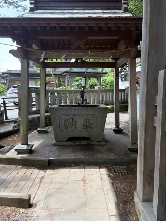 新屋山神社(山梨県)