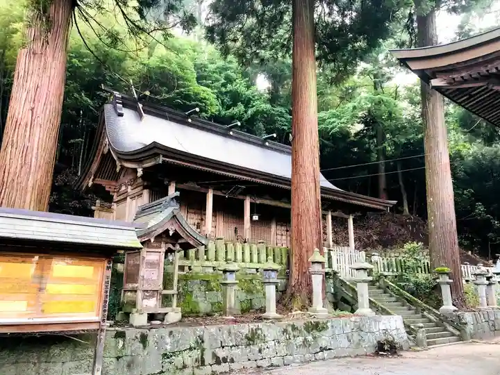 小国両神社の本殿・本堂