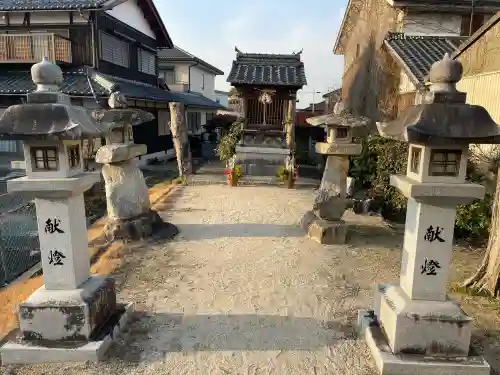 八幡社の{uncategorized: "未分類", other: "その他", undefined: "問題あり", building: "その他建物", grave: "お墓", sacred_gate: "鳥居", guardian: "狛犬", statue: "像", buddha: "仏像", history: "歴史", nature: "自然", garden: "庭園", animal: "動物", pagoda: "塔", temizu: "手水舎", mountain_gate: "山門・神門", sanctuary: "本殿・本堂", subordinate: "末社・摂社", art: "芸術", scenery: "景色", jizo: "地蔵", ema: "絵馬", goshuin: "御朱印", omikuji: "おみくじ", items: "授与品その他", amulet: "お守り", goshuincho: "御朱印帳", eats: "食事", festival: "お祭り", votive_dance: "神楽", shichigosan: "七五三参", wedding: "結婚式", experience: "体験その他", initially: "初詣", around: "周辺", anti_infection: "感染症対策"}