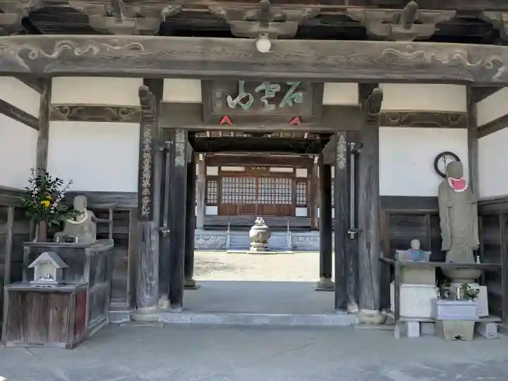 西福寺の{uncategorized: "未分類", other: "その他", undefined: "問題あり", building: "その他建物", grave: "お墓", sacred_gate: "鳥居", guardian: "狛犬", statue: "像", buddha: "仏像", history: "歴史", nature: "自然", garden: "庭園", animal: "動物", pagoda: "塔", temizu: "手水舎", mountain_gate: "山門・神門", sanctuary: "本殿・本堂", subordinate: "末社・摂社", art: "芸術", scenery: "景色", jizo: "地蔵", ema: "絵馬", goshuin: "御朱印", omikuji: "おみくじ", items: "授与品その他", amulet: "お守り", goshuincho: "御朱印帳", eats: "食事", festival: "お祭り", votive_dance: "神楽", shichigosan: "七五三参", wedding: "結婚式", experience: "体験その他", initially: "初詣", around: "周辺", anti_infection: "感染症対策"}