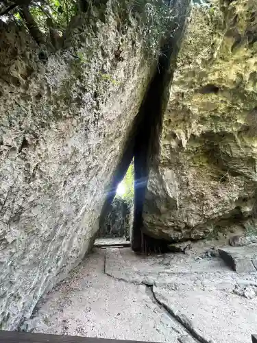 斎場御嶽の{uncategorized: "未分類", other: "その他", undefined: "問題あり", building: "その他建物", grave: "お墓", sacred_gate: "鳥居", guardian: "狛犬", statue: "像", buddha: "仏像", history: "歴史", nature: "自然", garden: "庭園", animal: "動物", pagoda: "塔", temizu: "手水舎", mountain_gate: "山門・神門", sanctuary: "本殿・本堂", subordinate: "末社・摂社", art: "芸術", scenery: "景色", jizo: "地蔵", ema: "絵馬", goshuin: "御朱印", omikuji: "おみくじ", items: "授与品その他", amulet: "お守り", goshuincho: "御朱印帳", eats: "食事", festival: "お祭り", votive_dance: "神楽", shichigosan: "七五三参", wedding: "結婚式", experience: "体験その他", initially: "初詣", around: "周辺", anti_infection: "感染症対策"}
