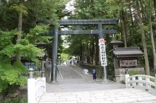 諏訪大社下社秋宮の鳥居