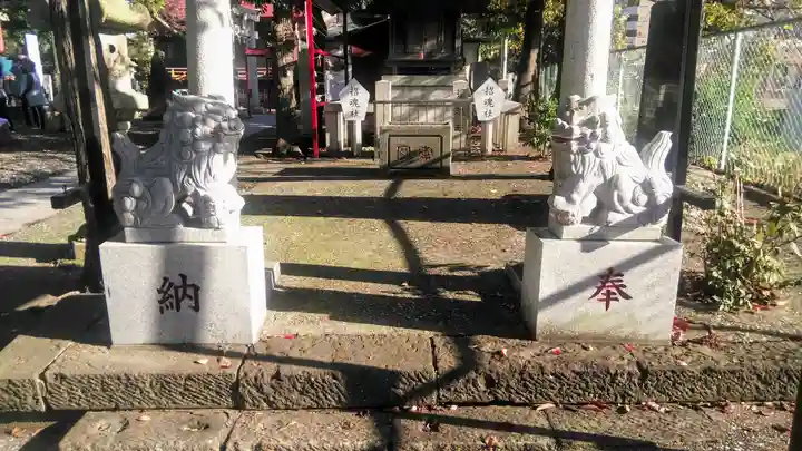 (芝生)浅間神社の狛犬