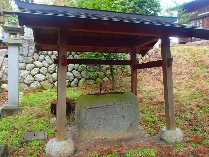 春日神社の手水舎