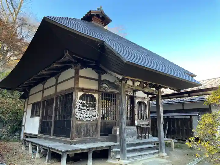 大湯薬師堂の本殿・本堂