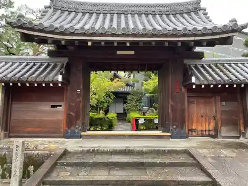 靈雲院の山門・神門
