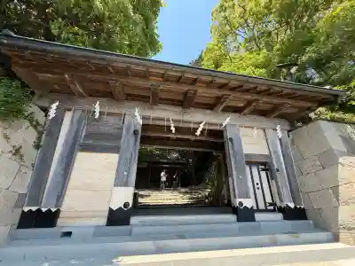 久能山東照宮の{uncategorized: "未分類", other: "その他", undefined: "問題あり", building: "その他建物", grave: "お墓", sacred_gate: "鳥居", guardian: "狛犬", statue: "像", buddha: "仏像", history: "歴史", nature: "自然", garden: "庭園", animal: "動物", pagoda: "塔", temizu: "手水舎", mountain_gate: "山門・神門", sanctuary: "本殿・本堂", subordinate: "末社・摂社", art: "芸術", scenery: "景色", jizo: "地蔵", ema: "絵馬", goshuin: "御朱印", omikuji: "おみくじ", items: "授与品その他", amulet: "お守り", goshuincho: "御朱印帳", eats: "食事", festival: "お祭り", votive_dance: "神楽", shichigosan: "七五三参", wedding: "結婚式", experience: "体験その他", initially: "初詣", around: "周辺", anti_infection: "感染症対策"}