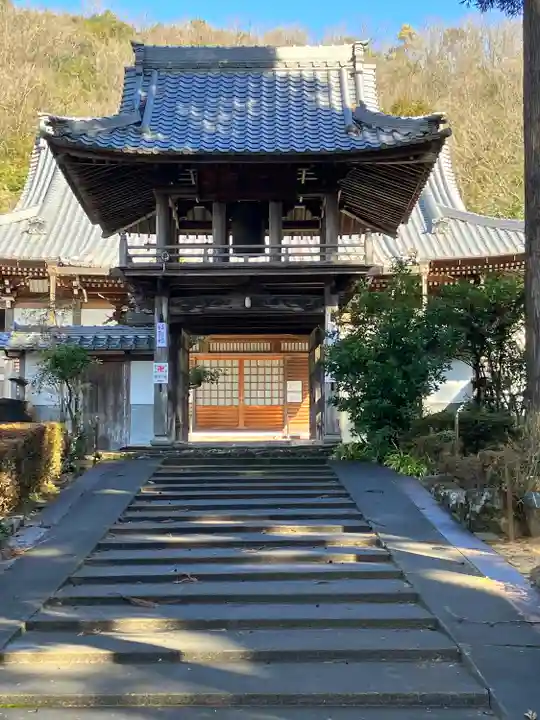 洞泉寺の山門・神門