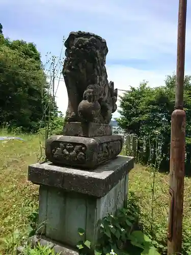 神明神社（村国）の狛犬