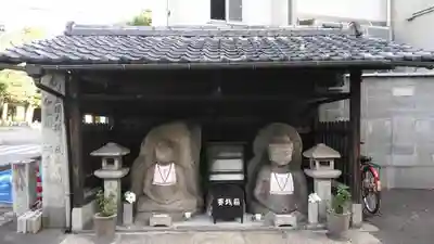 子安観世音（北白川石仏群）の仏像