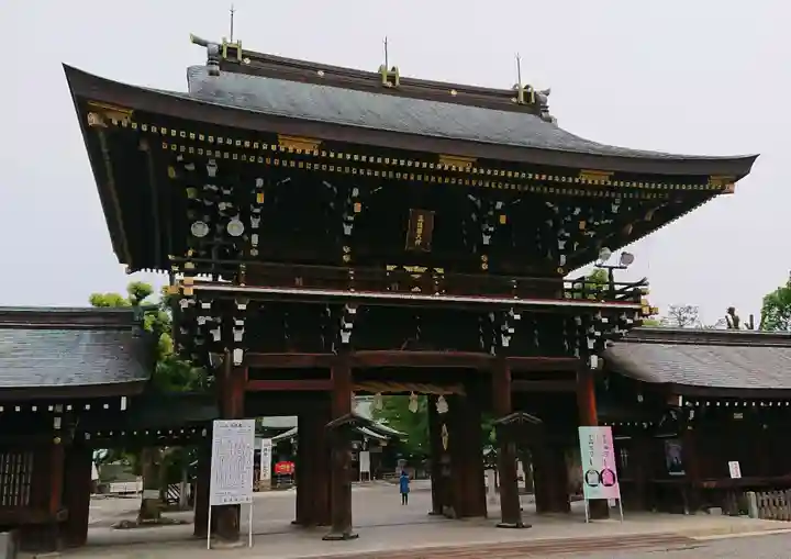 真清田神社の山門・神門