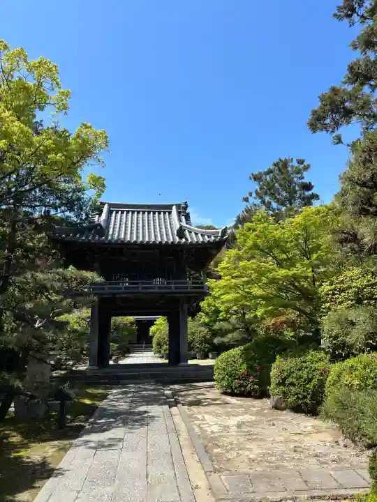 伊勢の国 四天王寺の{uncategorized: "未分類", other: "その他", undefined: "問題あり", building: "その他建物", grave: "お墓", sacred_gate: "鳥居", guardian: "狛犬", statue: "像", buddha: "仏像", history: "歴史", nature: "自然", garden: "庭園", animal: "動物", pagoda: "塔", temizu: "手水舎", mountain_gate: "山門・神門", sanctuary: "本殿・本堂", subordinate: "末社・摂社", art: "芸術", scenery: "景色", jizo: "地蔵", ema: "絵馬", goshuin: "御朱印", omikuji: "おみくじ", items: "授与品その他", amulet: "お守り", goshuincho: "御朱印帳", eats: "食事", festival: "お祭り", votive_dance: "神楽", shichigosan: "七五三参", wedding: "結婚式", experience: "体験その他", initially: "初詣", around: "周辺", anti_infection: "感染症対策"}