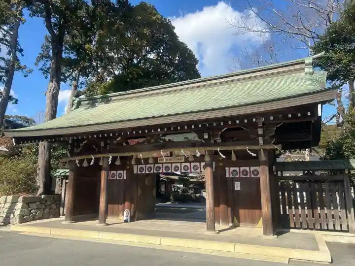 砥鹿神社(里宮)の{uncategorized: "未分類", other: "その他", undefined: "問題あり", building: "その他建物", grave: "お墓", sacred_gate: "鳥居", guardian: "狛犬", statue: "像", buddha: "仏像", history: "歴史", nature: "自然", garden: "庭園", animal: "動物", pagoda: "塔", temizu: "手水舎", mountain_gate: "山門・神門", sanctuary: "本殿・本堂", subordinate: "末社・摂社", art: "芸術", scenery: "景色", jizo: "地蔵", ema: "絵馬", goshuin: "御朱印", omikuji: "おみくじ", items: "授与品その他", amulet: "お守り", goshuincho: "御朱印帳", eats: "食事", festival: "お祭り", votive_dance: "神楽", shichigosan: "七五三参", wedding: "結婚式", experience: "体験その他", initially: "初詣", around: "周辺", anti_infection: "感染症対策"}